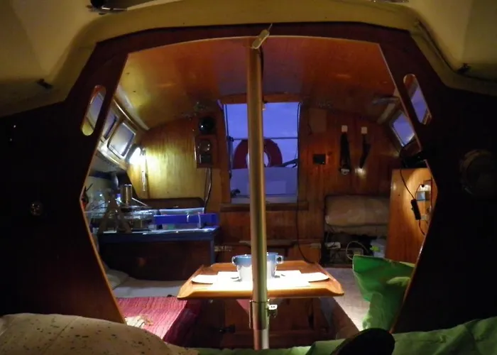 Velero Freja بوتيل